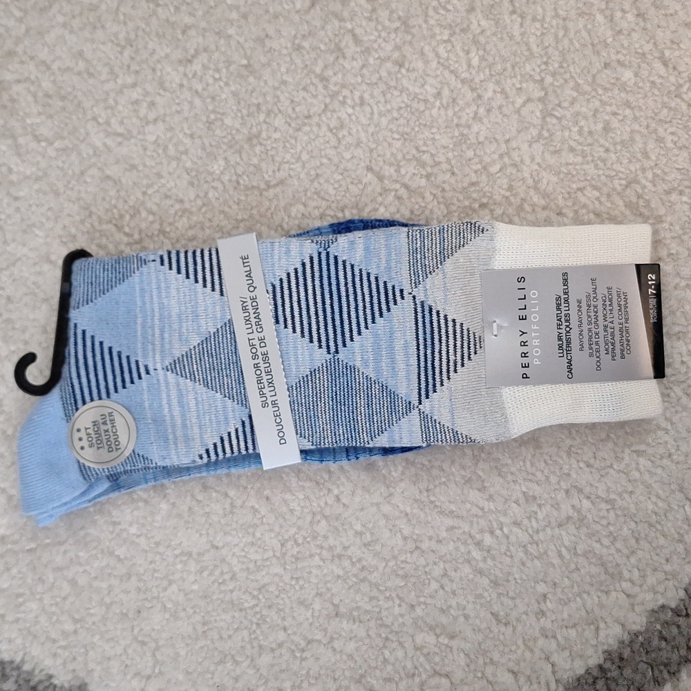 NEW Perry Ellis Portfolio Socks